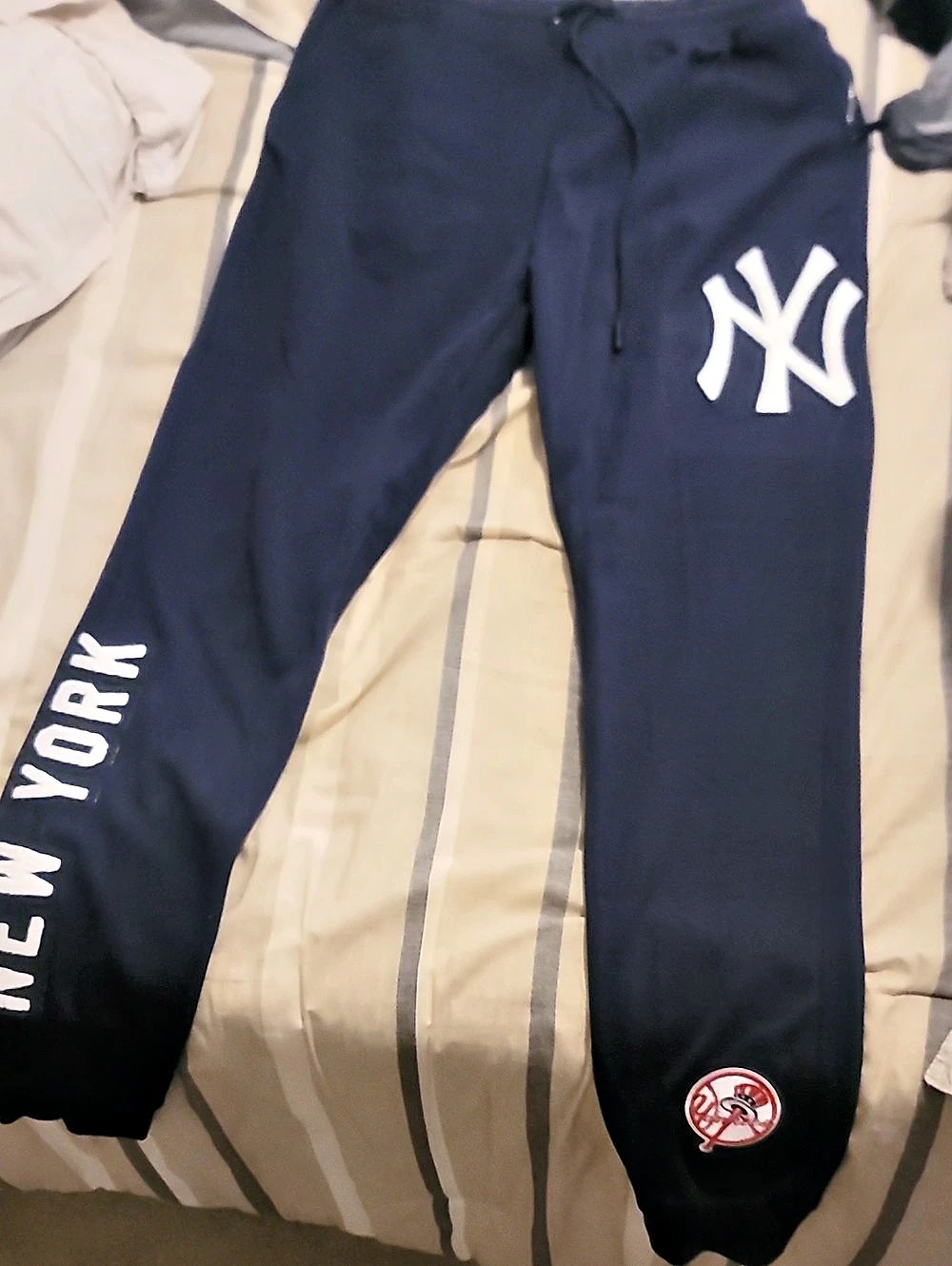 Pro Standard MLB New York Yankees Pro Standard Sweatpants Yankees Sweatpants in